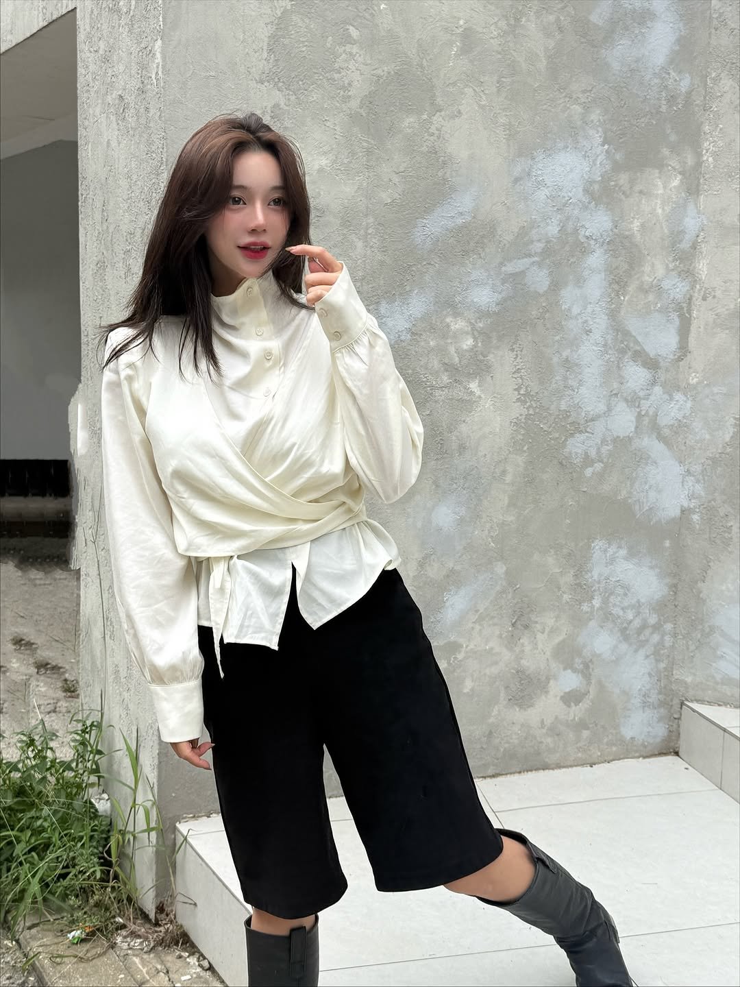 Photo shared by 정혜리 on October 15, 2025 tagging @micane_official. May be an image of boots, turtleneck, outerwear, top and text.