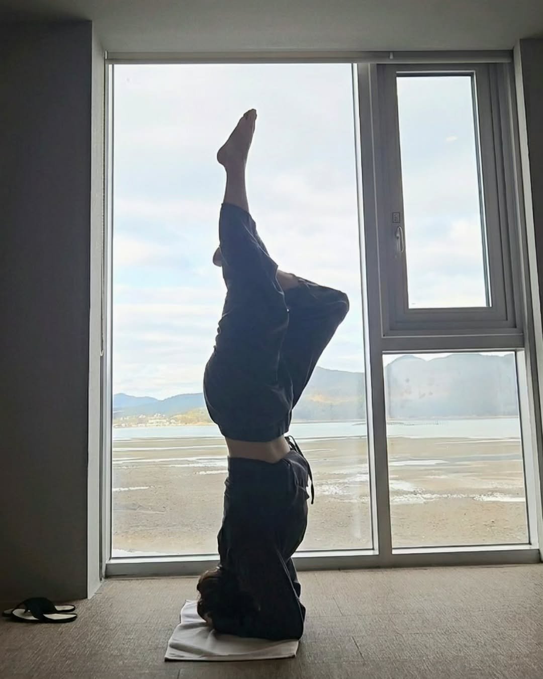 hell._.rang 게시물 이미지: 힐링하러 와서 냅다 뒤집어까기🧘‍♀️
그리고 아로마 테라피 무드있게 찍어보고 싶었던 허당좌