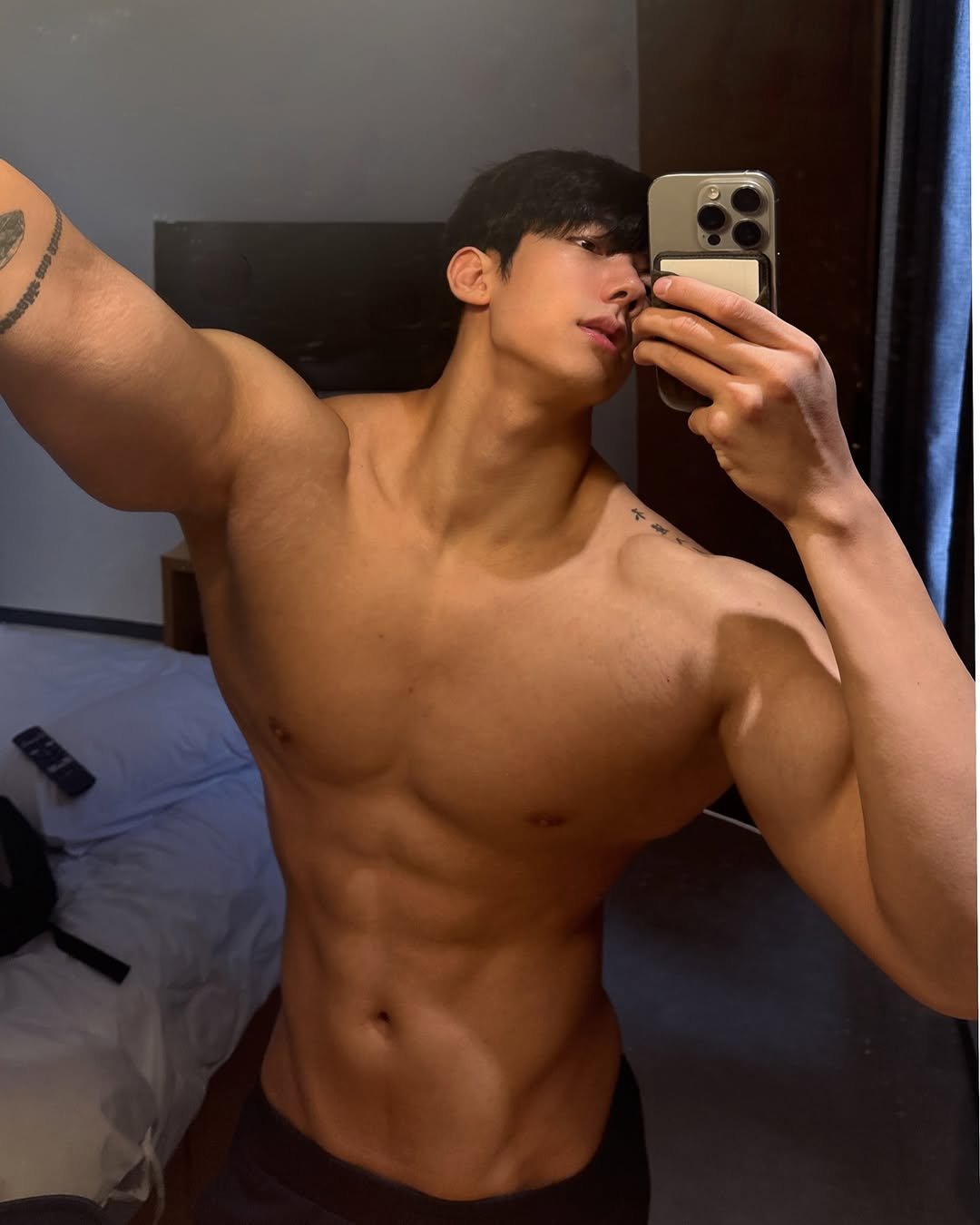 Fitness athlete and professional bodybuilder posing to highlight strength and muscle symmetry.