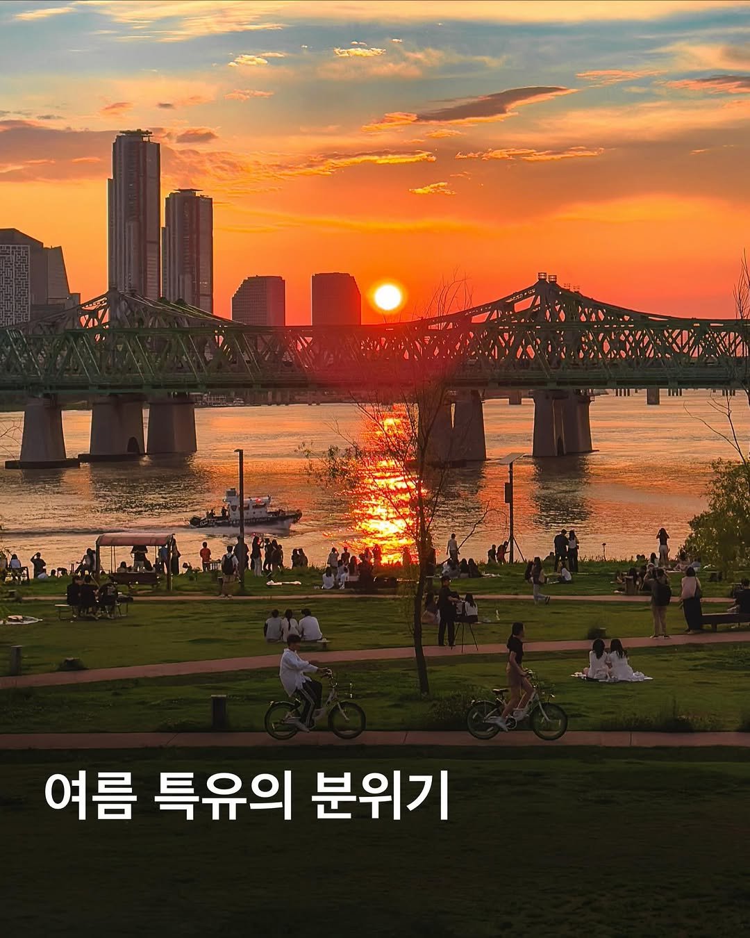 hello_dongwon 게시물 이미지: 예쁜 하늘 보는 낙으로 사는 계절. 여름 특유의 분위기 좋아하는 사람 있나요..?...
