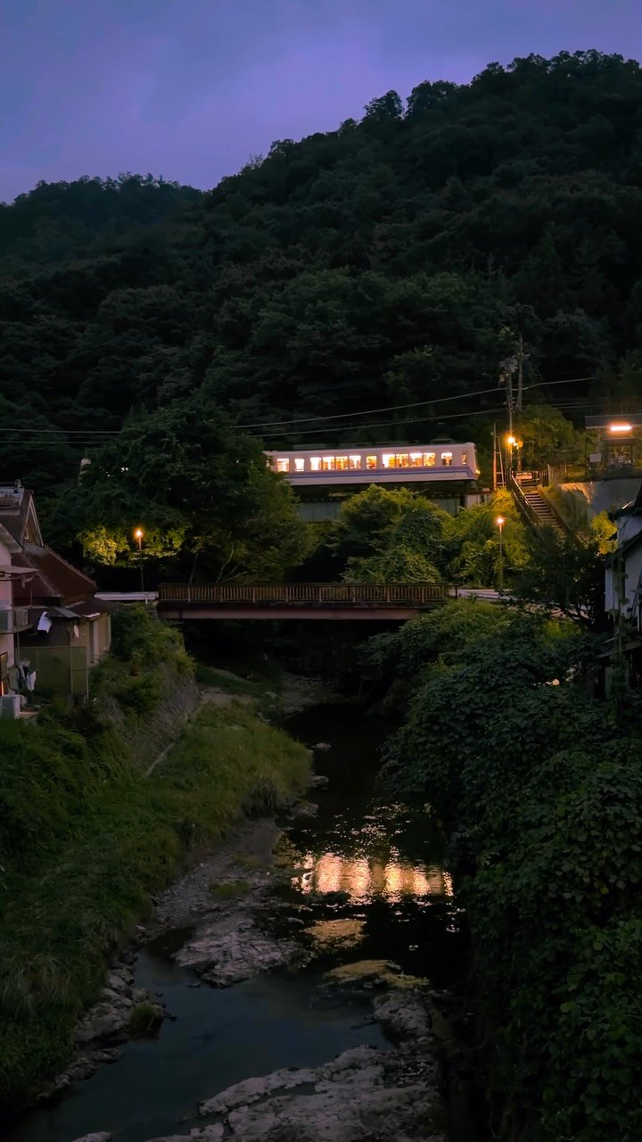 hello_dongwon 게시물 이미지: 토토로 영화 속에 들어온 것 같아..🤍 Train in Kyoto Running...