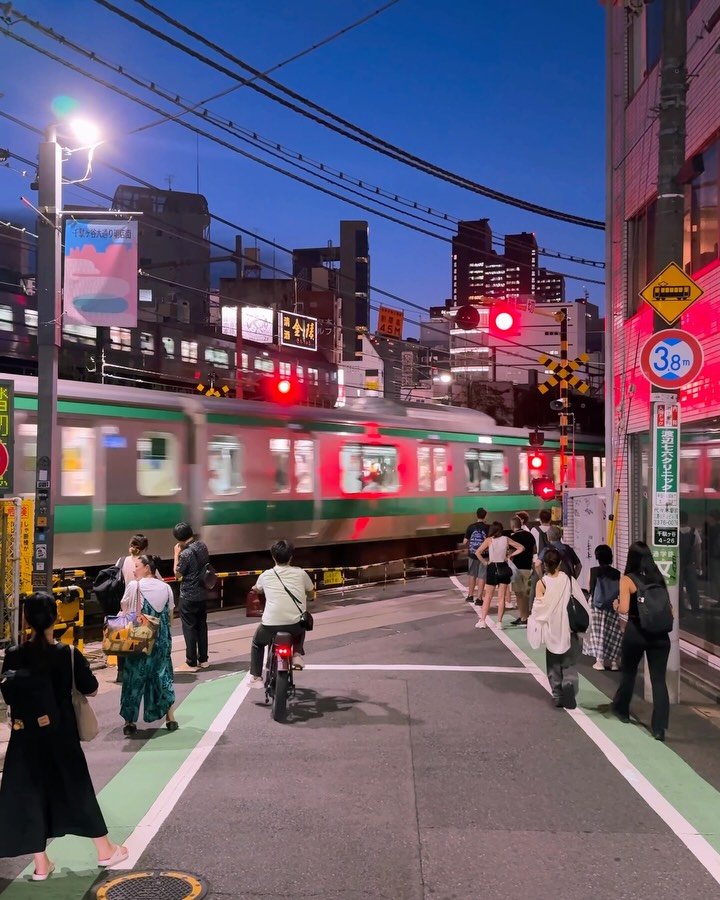 hello_dongwon 게시물 이미지: 마치 애니속 같았던 도쿄의 건널목 💕a crossing in Tokyo that...