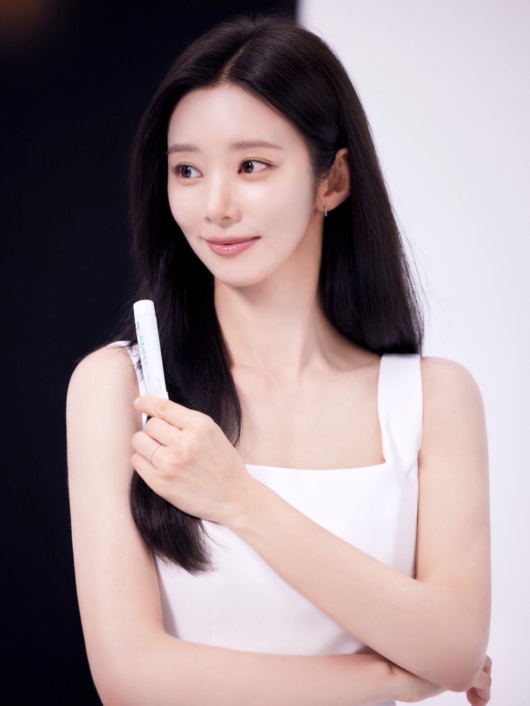 Photo shared by 이주빈 on December 10, 2025 tagging @pharmaresearchmedicare. May be an image of one or more people, makeup, lipstick, hand cream and text.