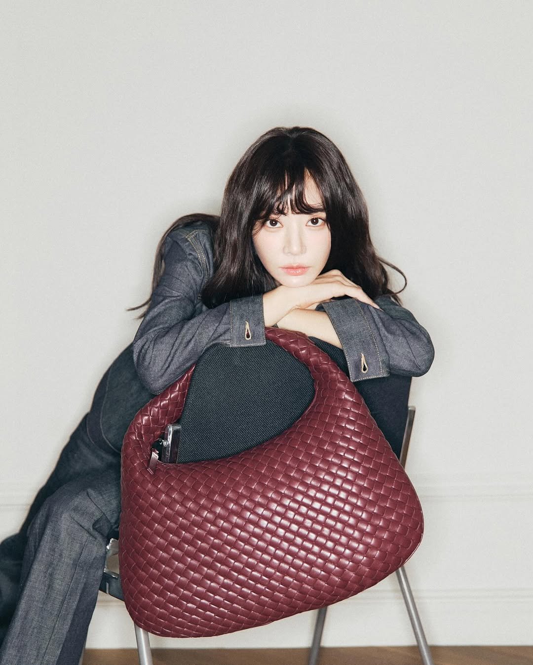Photo shared by 이주빈 on January 28, 2026 tagging @newbottega. May be an image of purse and text.