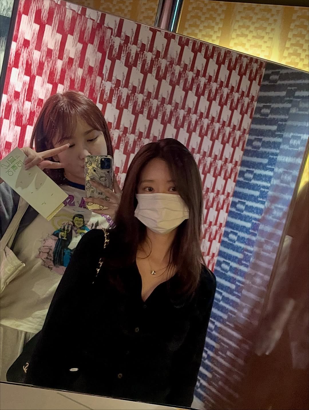 Photo shared by 이주빈 on October 12, 2025 tagging @ssung_ni. May be an image of one or more people, hair and text that says '이름이'.