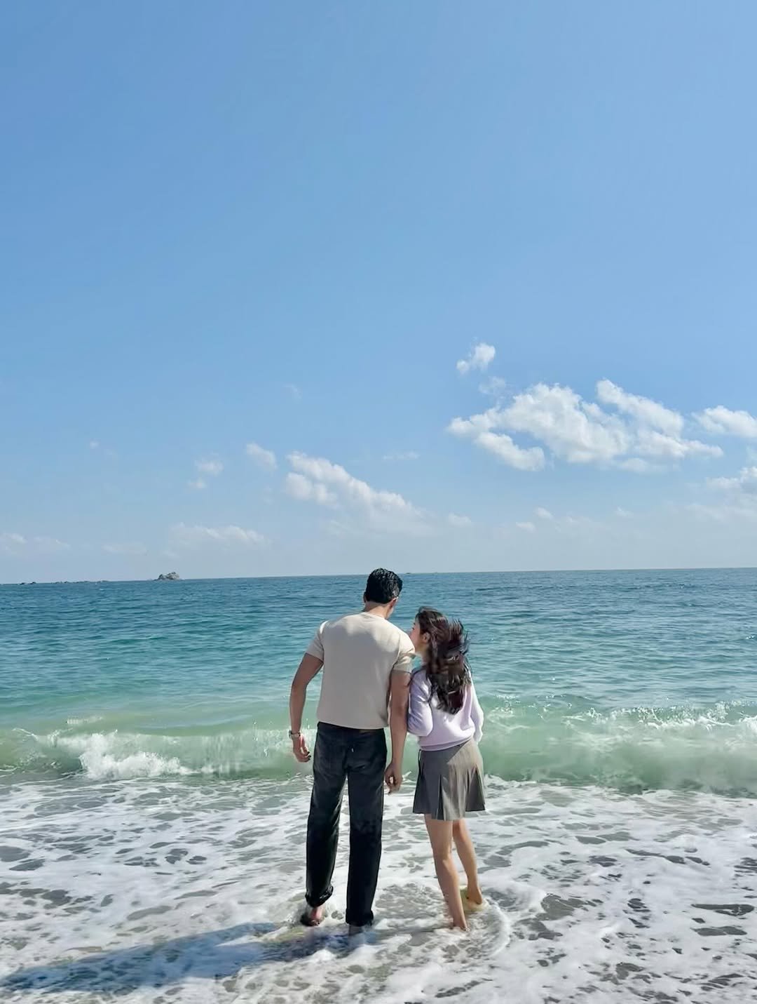 Photo by 이주빈 on February 10, 2026. May be an image of ocean, beach, coast and text.