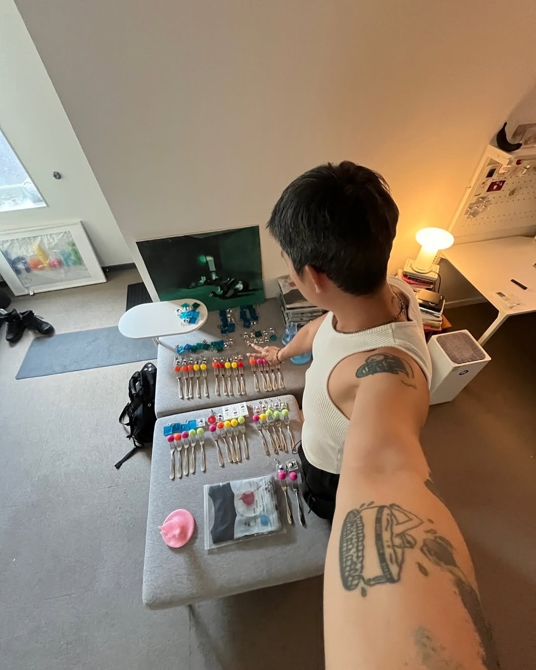 Photo by heloki 헤로키 on July 22, 2025. May be an image of 1 person, clothes iron and text.