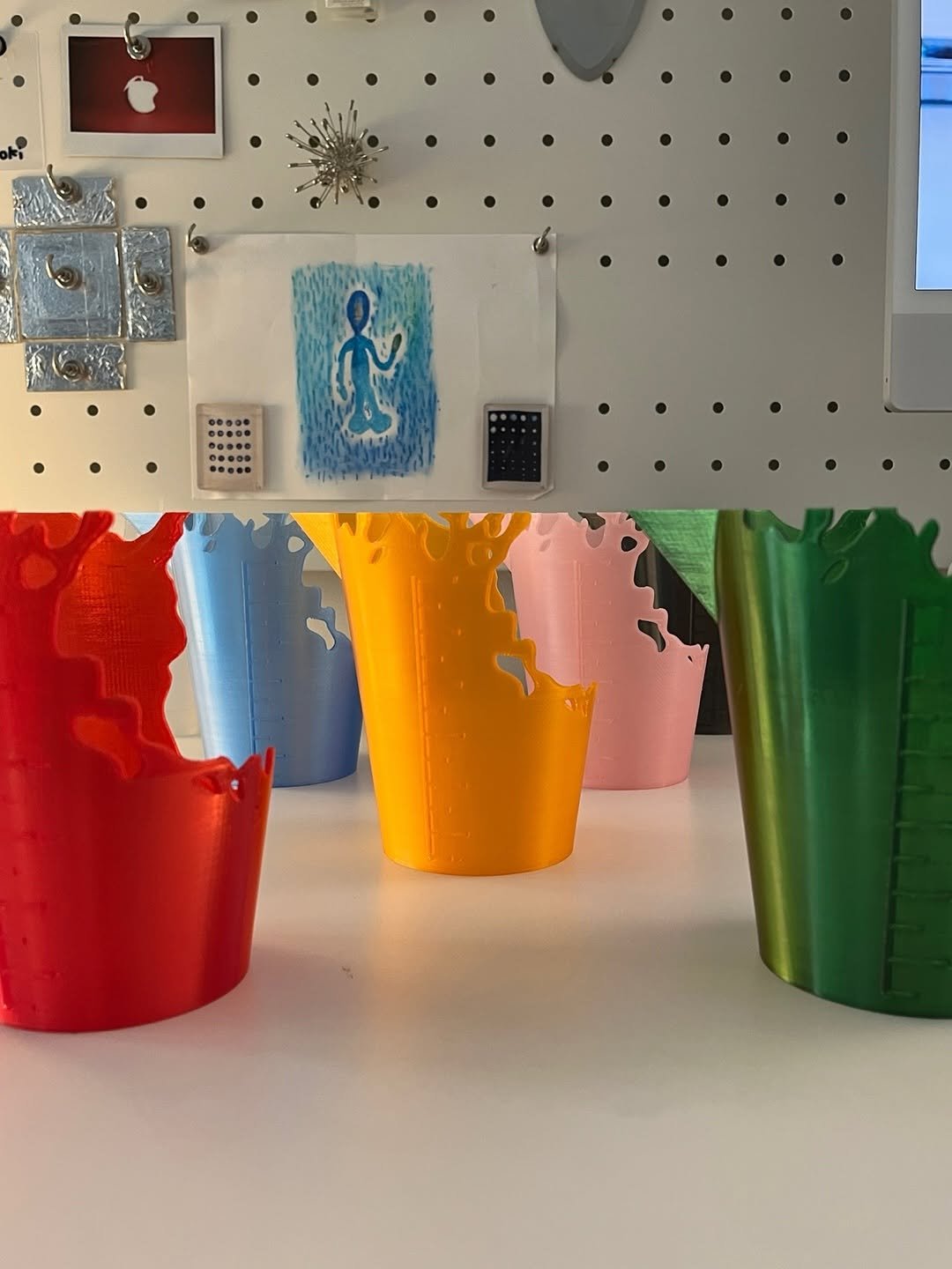 Photo by heloki 헤로키 on September 03, 2025. May be an image of pegboard and bucket.