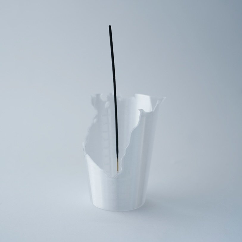 Photo by heloki 헤로키 on August 26, 2025. May be an image of vase.