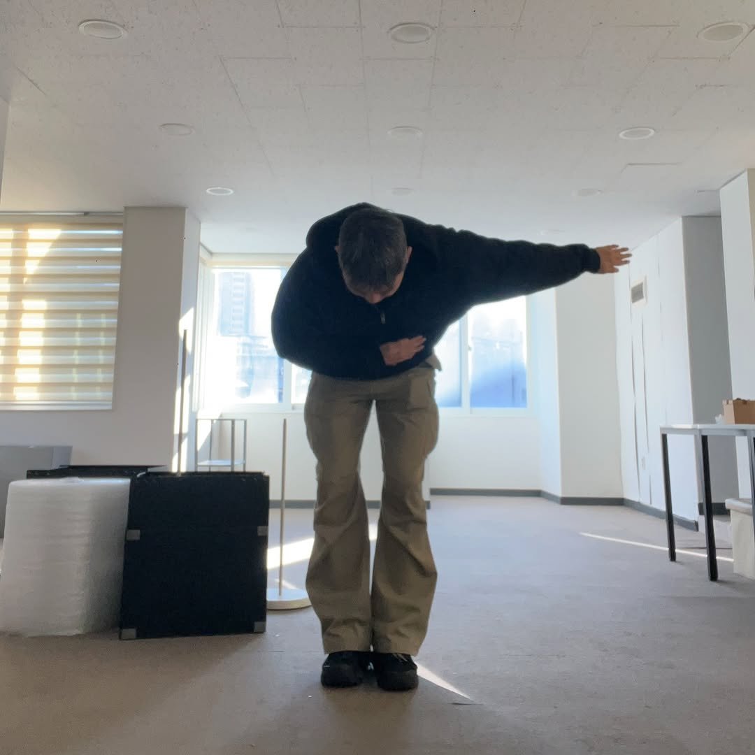 Photo by heloki 헤로키 on December 31, 2025. May be an image of yoga, standing, office and text.