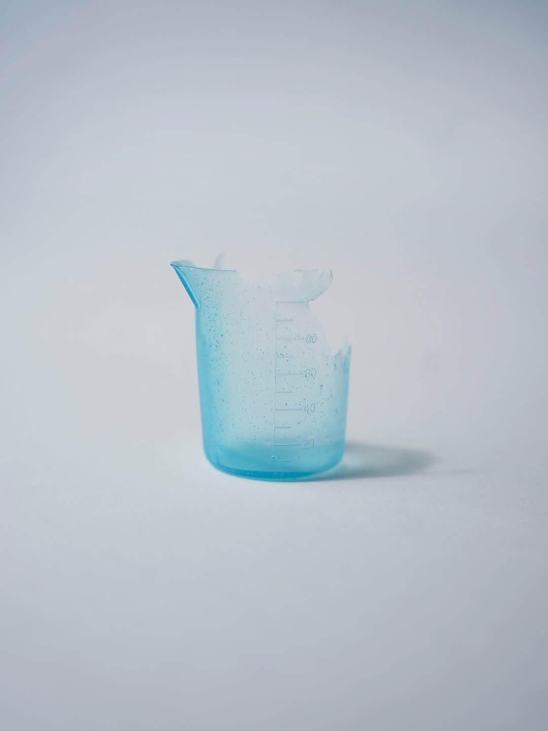 Photo by heloki 헤로키 on August 31, 2025. May be an image of carafe, vase, jug, water bottle and shot glass.
