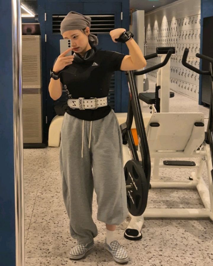 helrin_e 게시물 이미지: 등데이

고인물가타요. 껄껄
시험기간 특. 다 재밌음.

무게 뽑으려고 벨트...