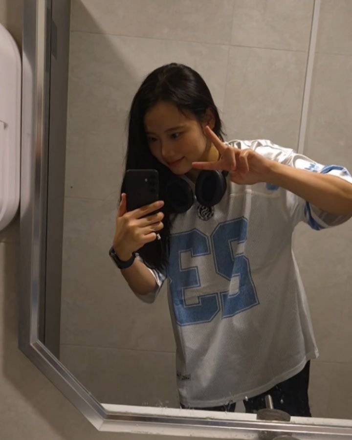 helrin_e 게시물 이미지: 어깨데이

쉬인에서 티샤쓰를 샀다!
야호!