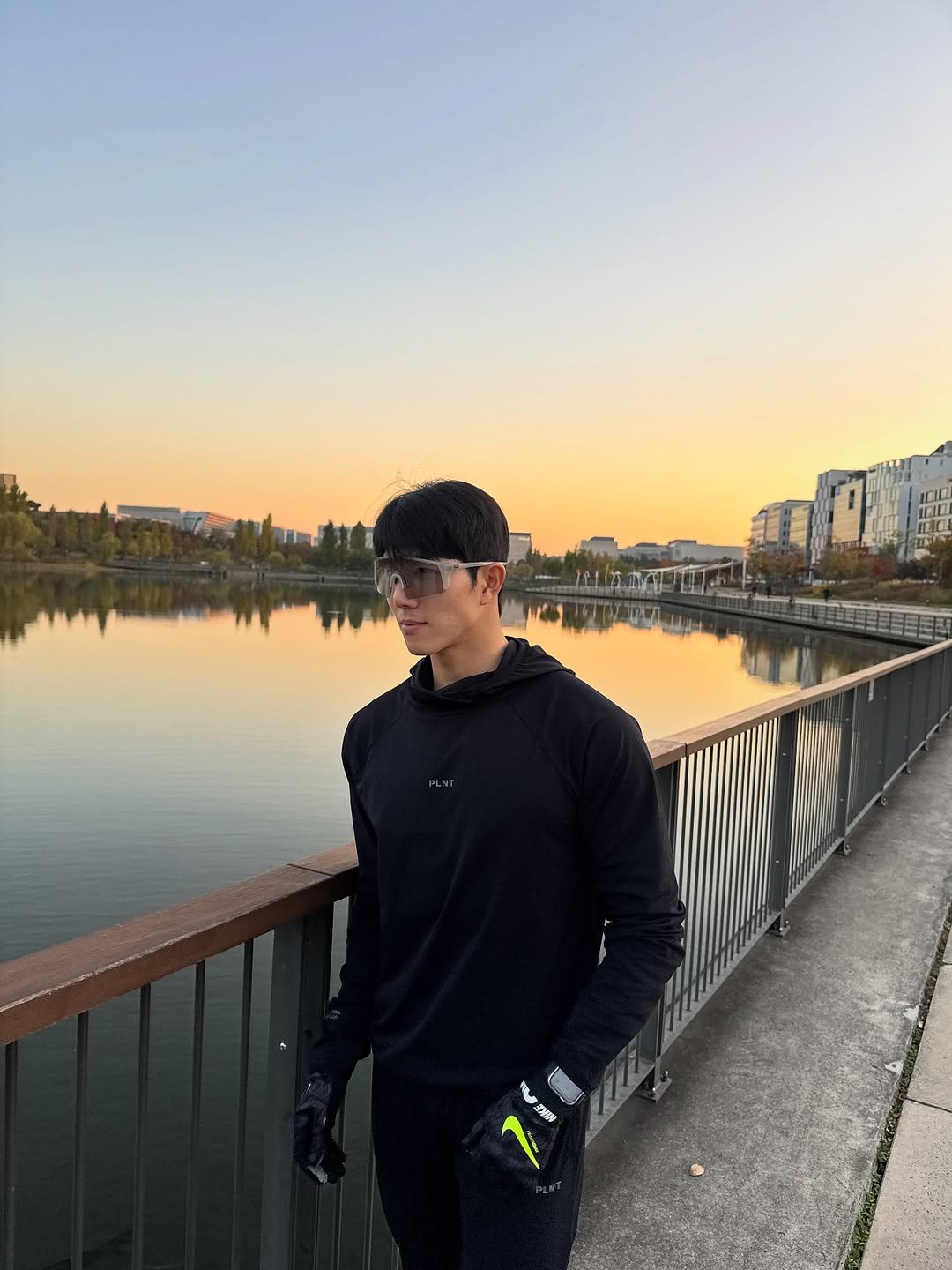 Photo by 인플루헌서 🇰🇷 on November 03, 2025.