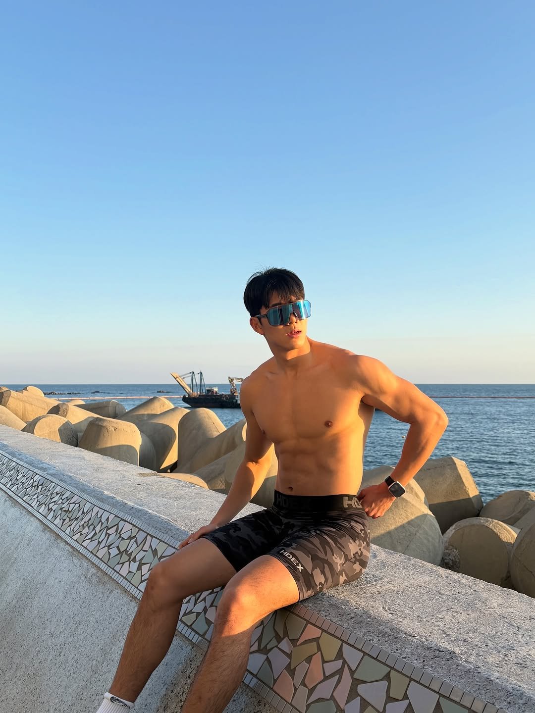 Photo shared by 인플루헌서🇰🇷| 서울 PT 성동구 PT 왕십리 PT on November 25, 2025 tagging @wtdeyewear. May be an image of activewear, shorts, ocean, beach and text.