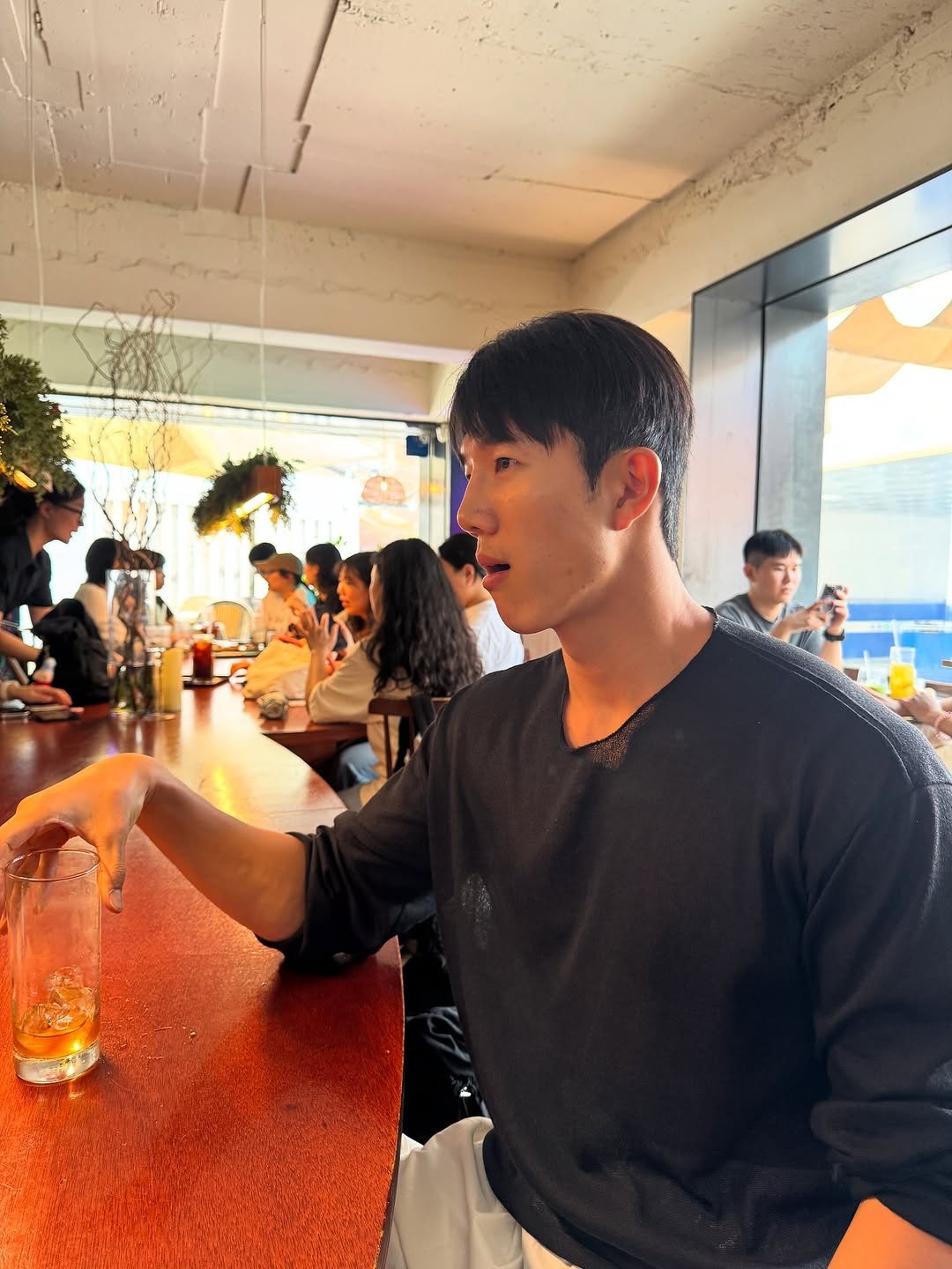 Photo by 인플루헌서🇰🇷| 서울 PT 성동구 PT 왕십리 PT on September 02, 2025. May be an image of 1 person, hair, beer and text.