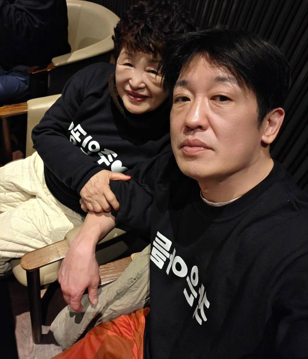 Photo by heosungtae on January 30, 2026. May be a selfie of one or more people and text that says '119주 156ส ቸ 言'.