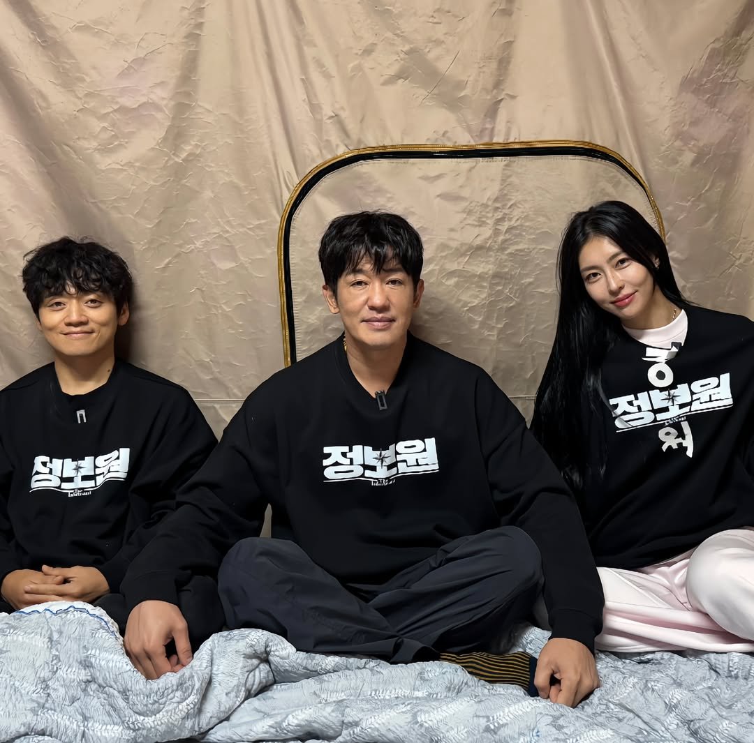 Photo shared by heosungtae on November 17, 2025 tagging @standminjoo, @jobokrae_official, and @smcity.official.