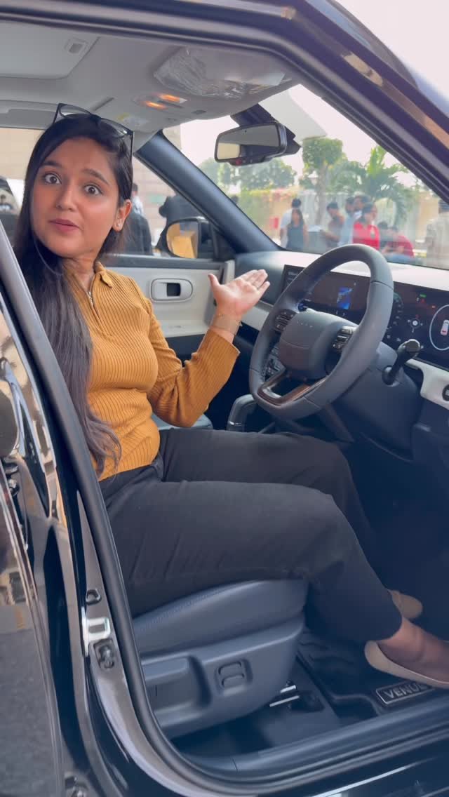 her_garage_yt 게시물 이미지: Hyundai Venue Launched At 7.89L 😮
Venue...