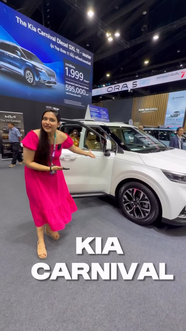 her_garage_yt 게시물 이미지: 11 Seater Kia Carnival 😨 
#kiacarnival...