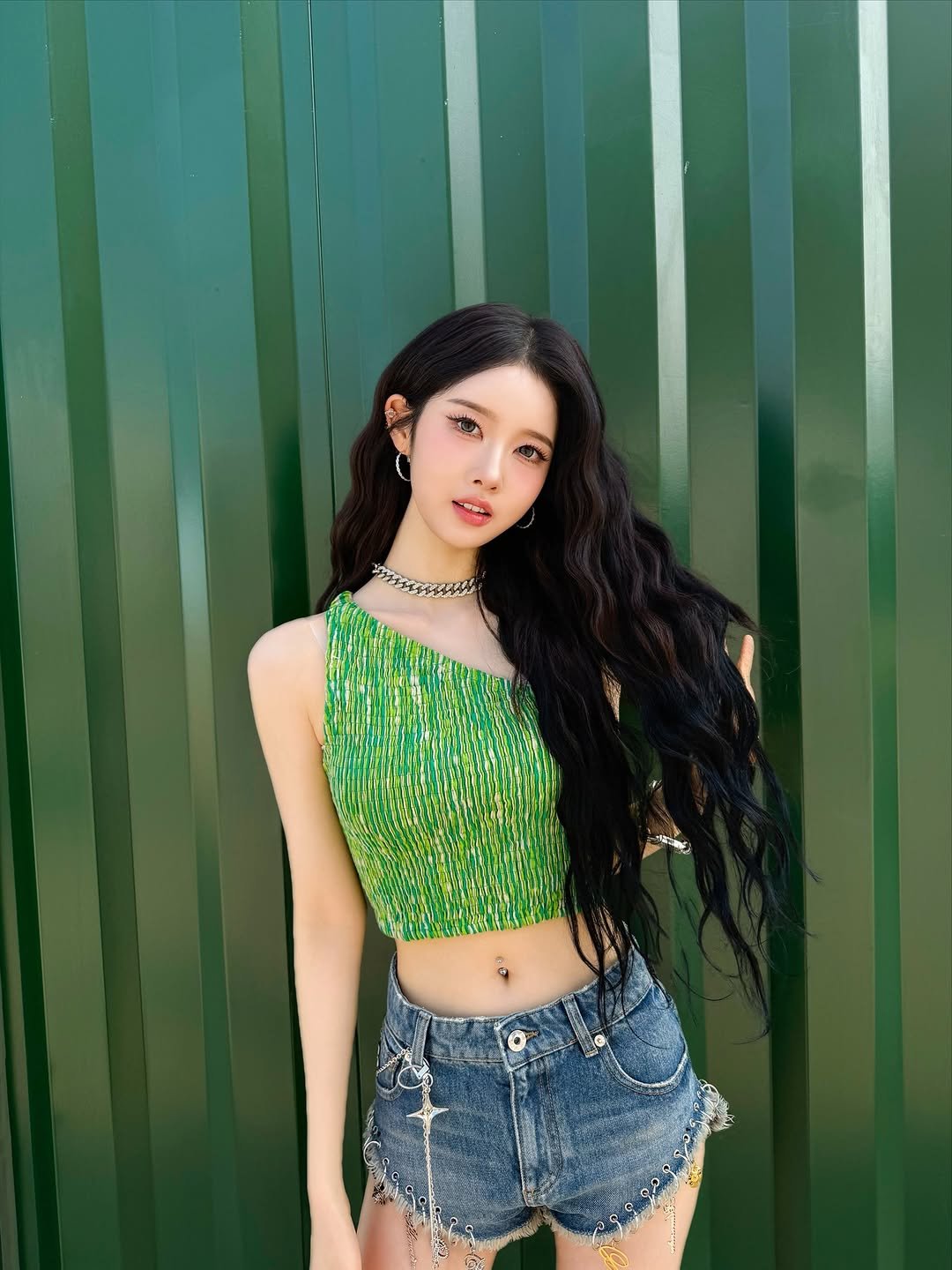 Photo by 시은 on November 11, 2025. May be an image of one or more people, braids, top and text.