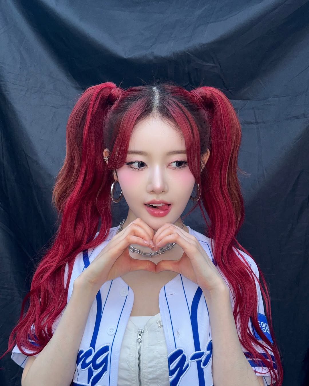 Photo by 시은 on May 22, 2025. May be an image of one or more people and hair.
