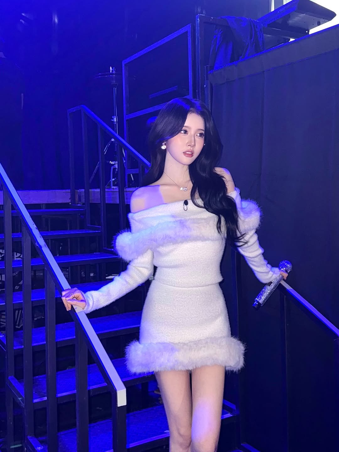 Photo by 시은 on December 02, 2025. May be an image of one or more people, hair, goosedown coat, dress and text.