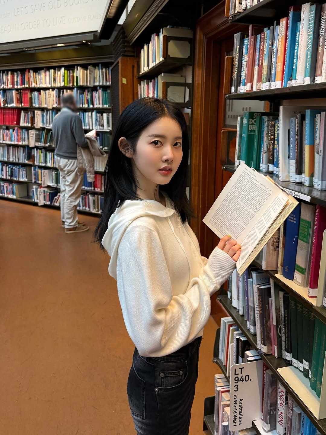 Photo by 시은 on July 13, 2025. May be an image of 2 people, people studying, book and text.