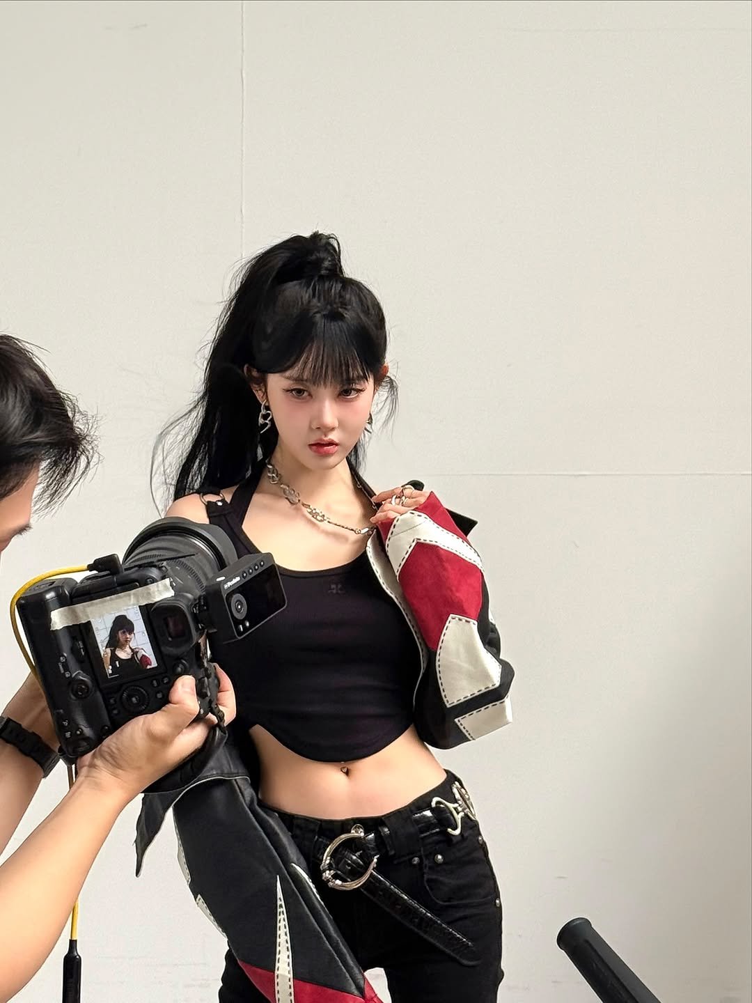 Photo by 시은 on November 14, 2025. May be an image of one or more people, hair, top and text.