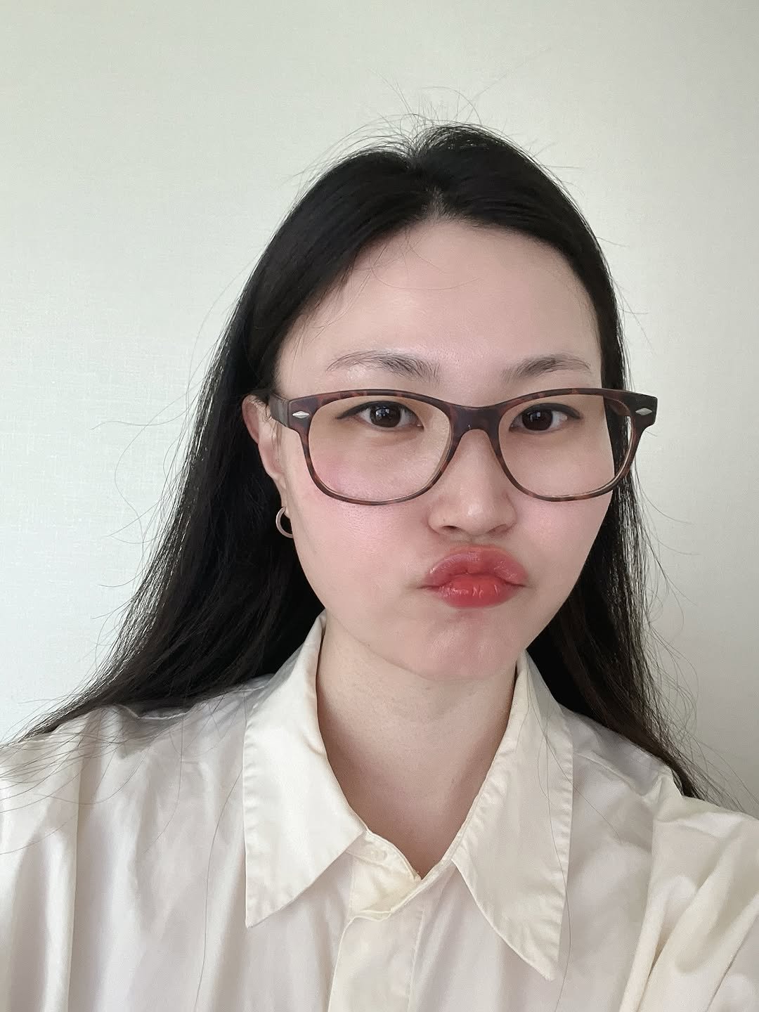 het_chini 게시물 이미지: 너무 더워서 달달 구워진 천연 블러셔구요,
립만 발랐습니당

더운 여름에도 보습...
