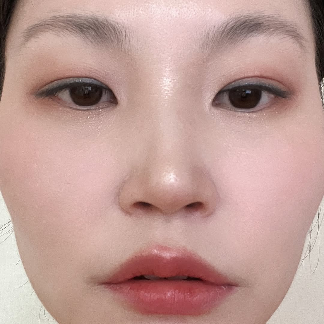 het_chini 게시물 이미지: 데일리 메이크업
코 쉐딩이 기가막히게 잘된날이라 공유해요 ㅎㅎㅎ

저는 너무 깔끔한...
