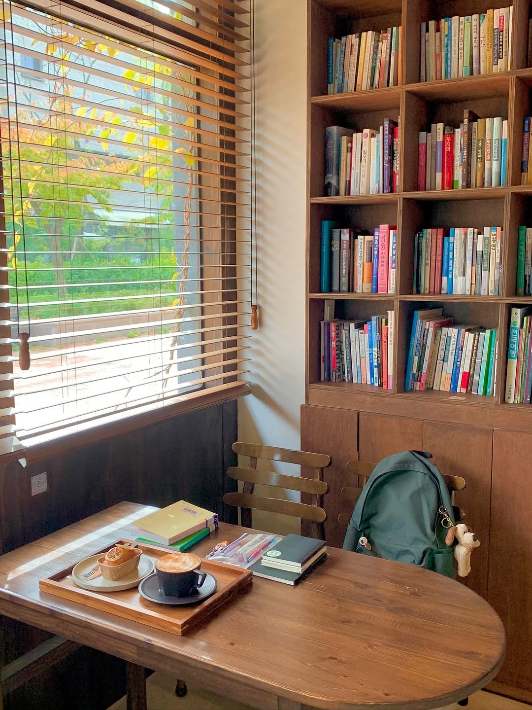 Photo by 휴잇∥책추천 · 필사 · 기록 · 독서 일상 on October 21, 2025. May be an image of indoors.