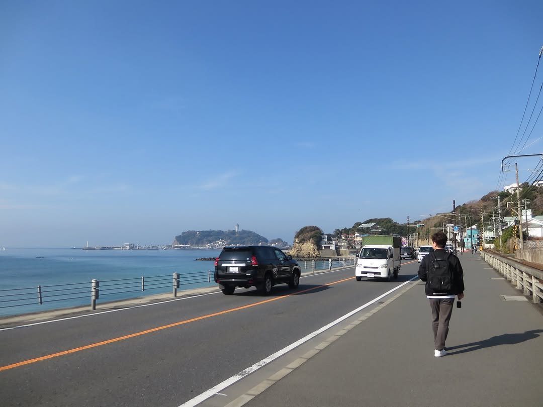 Photo by 주해 on March 08, 2026. May be an image of road, ocean, street, coast and text.