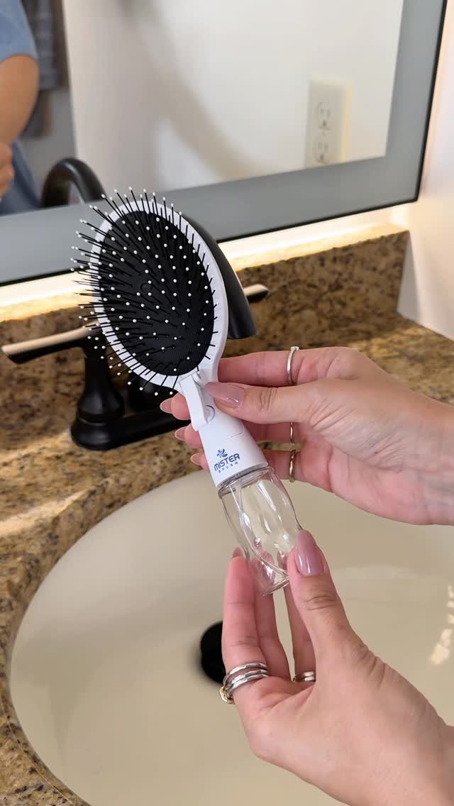 heybrittinirae 게시물 이미지: To all my girls: this spray brush is the...