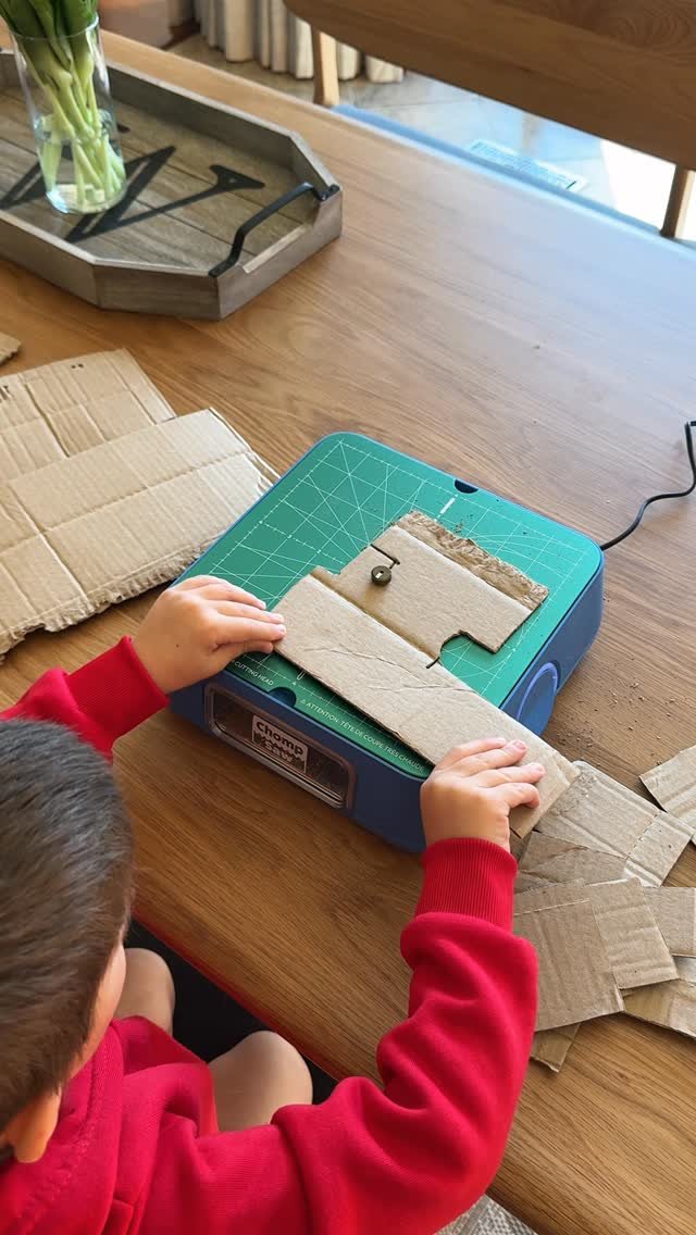 heybrittinirae 게시물 이미지: This kid-safe power saw is the hottest gift of...