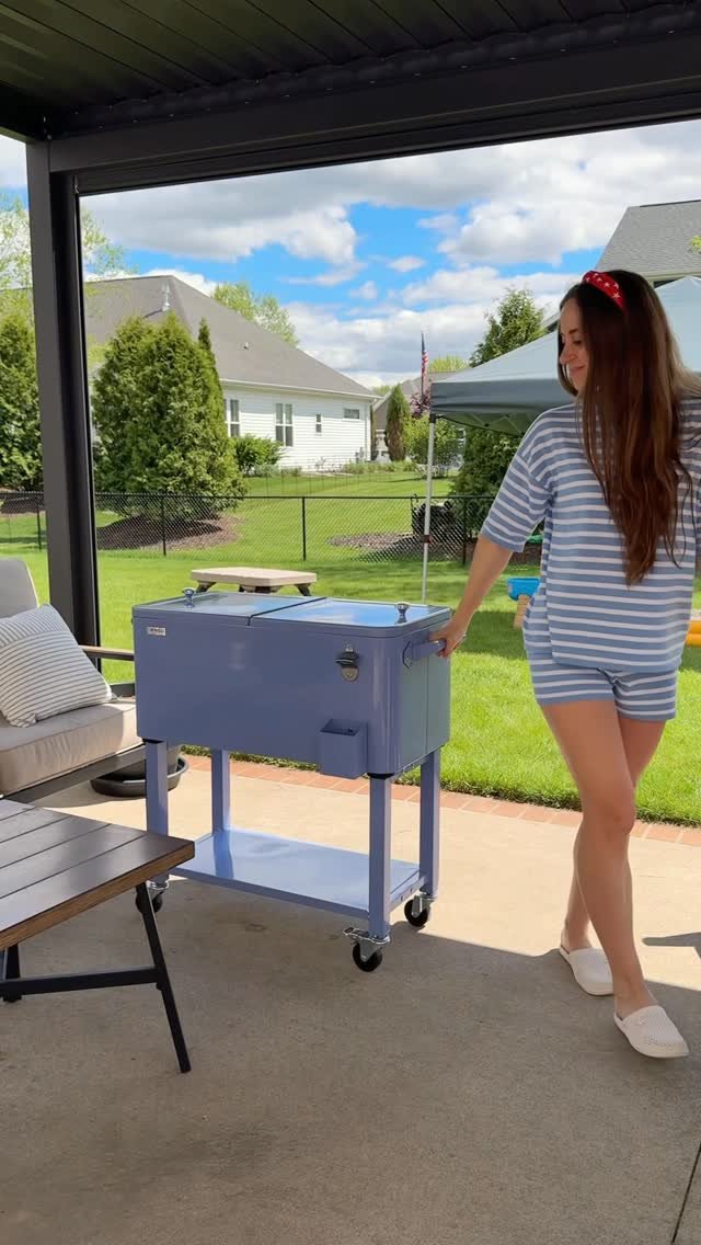 heybrittinirae 게시물 이미지: Dreaming of a fully stocked beverage cart at a...