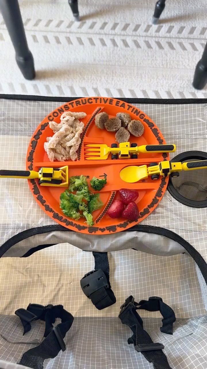 heybrittinirae 게시물 이미지: These themed plates and utensils are so...