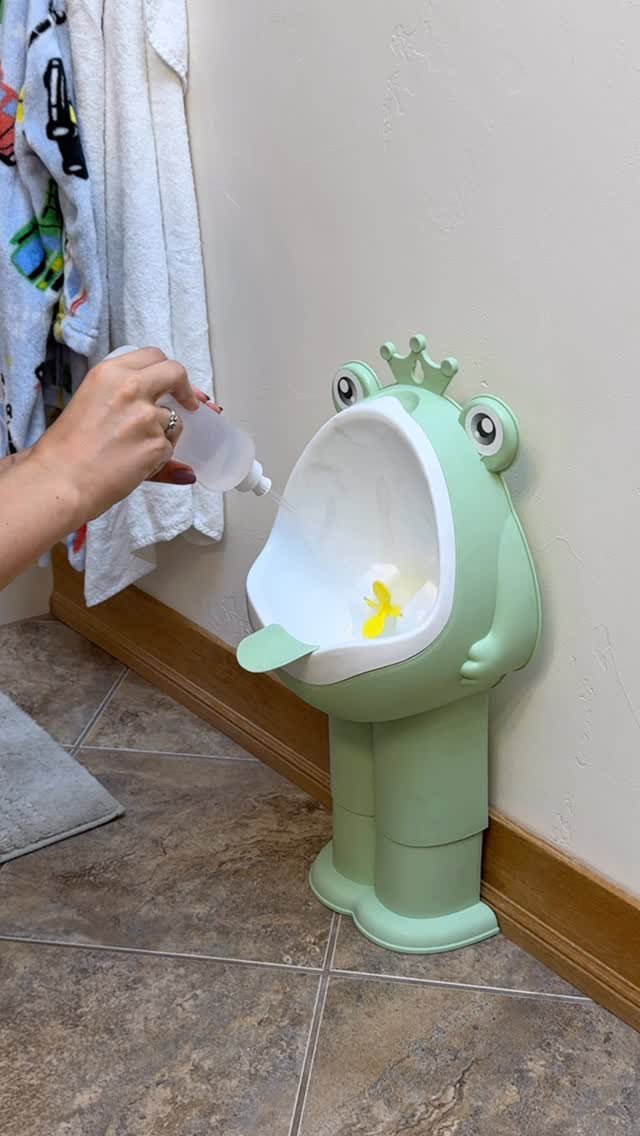 heybrittinirae 게시물 이미지: We have been loving this little urinal so...