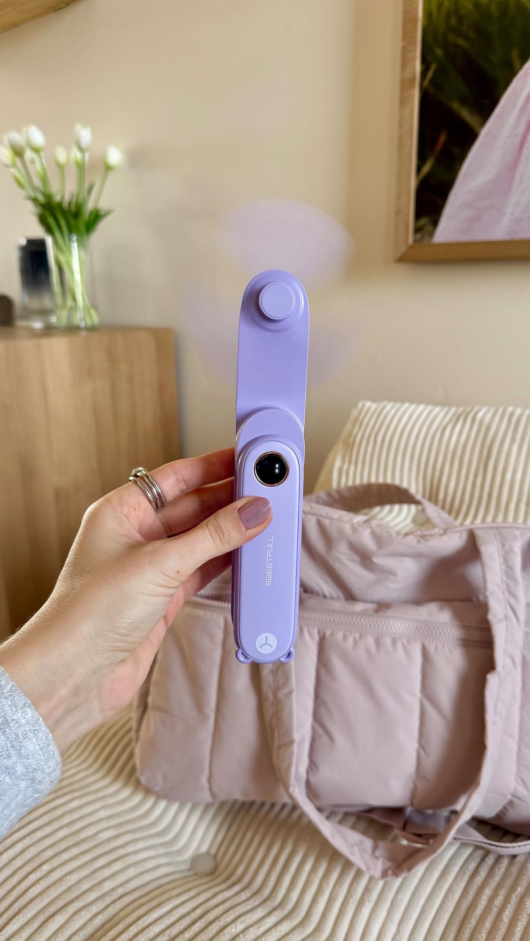 heybrittinirae 게시물 이미지: For my girls who run hot—this fan is the best...