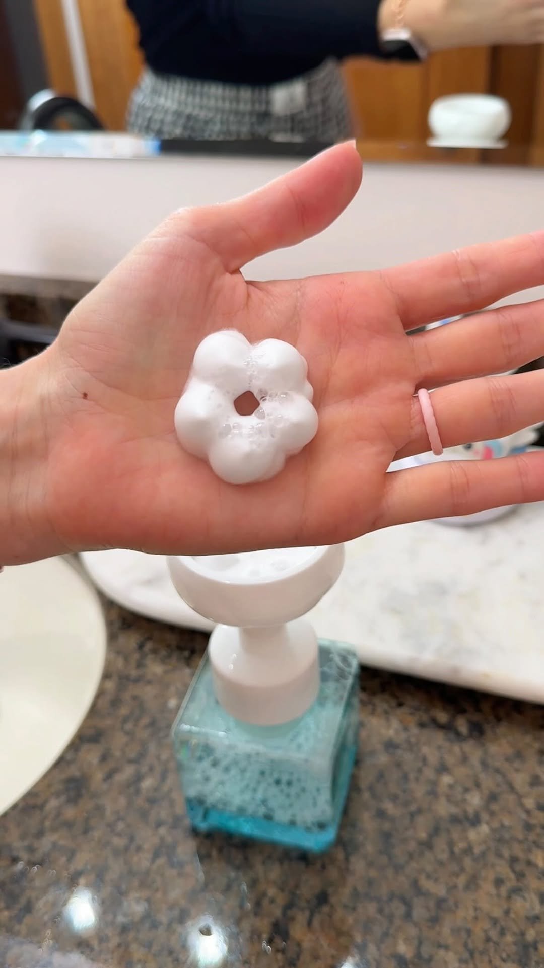 heybrittinirae 게시물 이미지: The perfect soap dispenser does exist! 🌸 I...