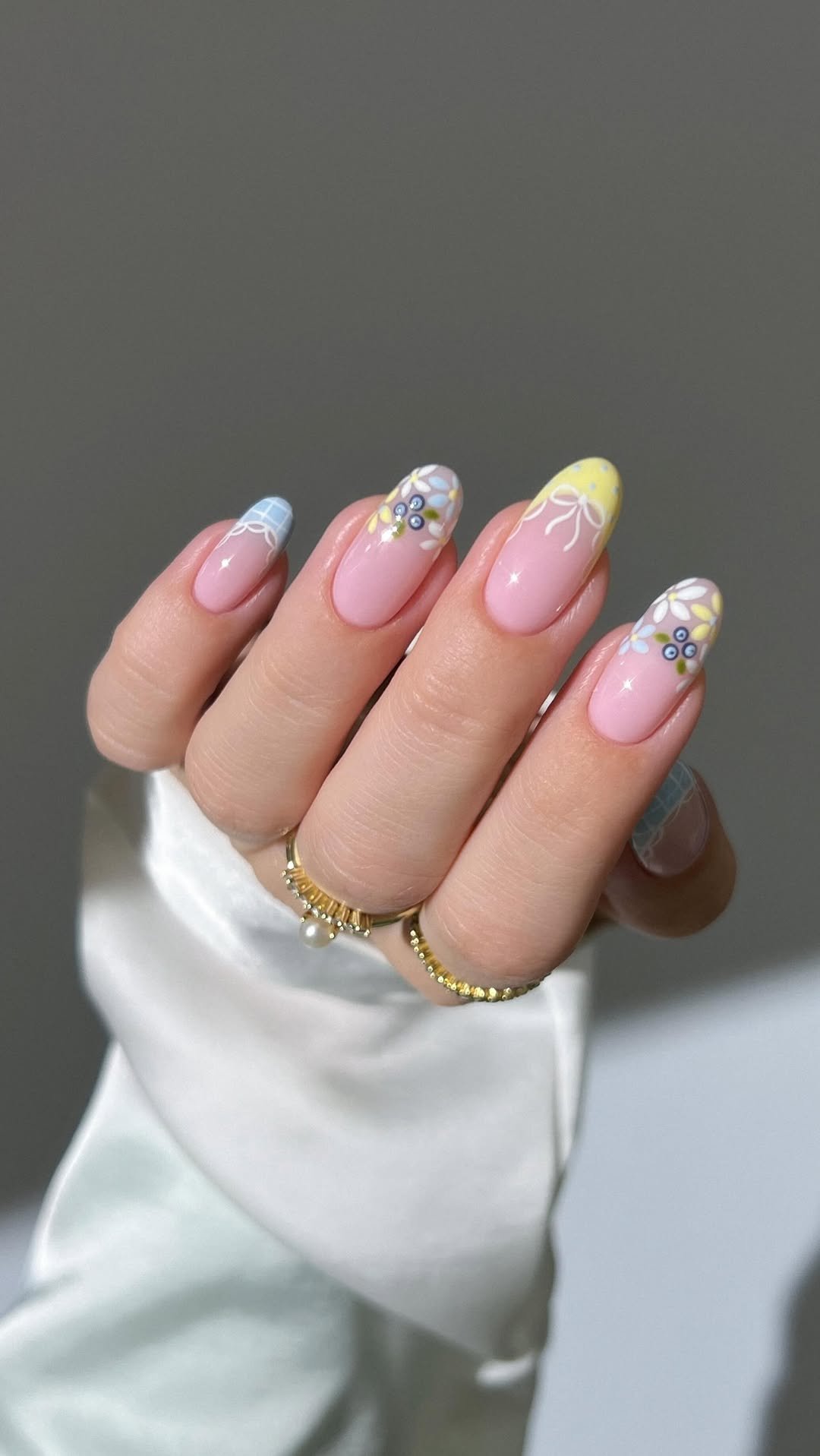 heygreatnails 게시물 이미지: florals, blueberries, lace… say less ✨🫐🌤️🌸...