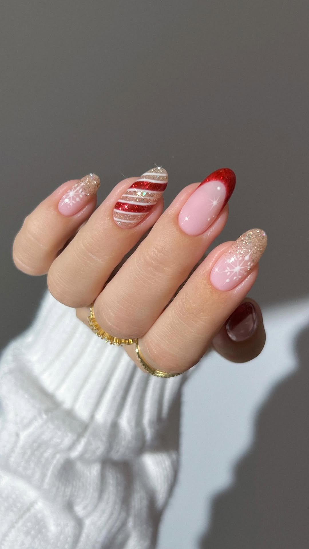 heygreatnails 게시물 이미지: 🎁✨ gold shimmer, red sparkle, full holiday...