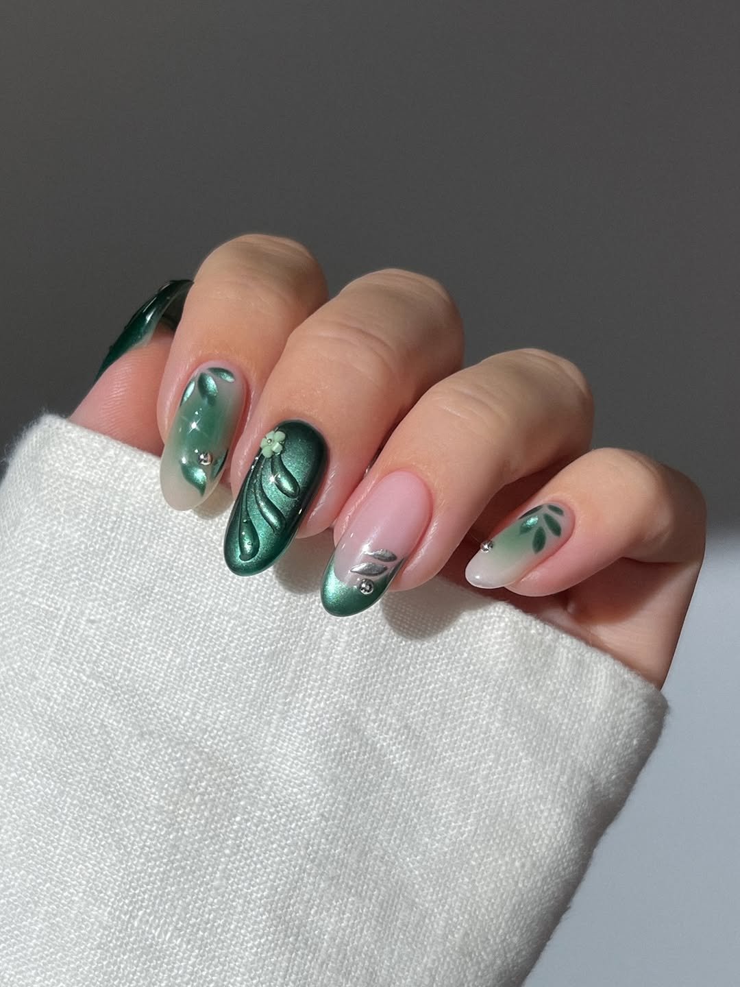 Green glass nails, leaf nails, nature nails, Earth day nails, bloom nails floral nails, french tip nails, aura nails, 3D flower nails, marquise cut silver eternity nails, water nails, gradient blue nails, texture water splash nails, multi cut diamond ring, dotted silver ring, cat eye marble nails, earthy toned nails, moss green marble, labradorite , green agate gold ring,