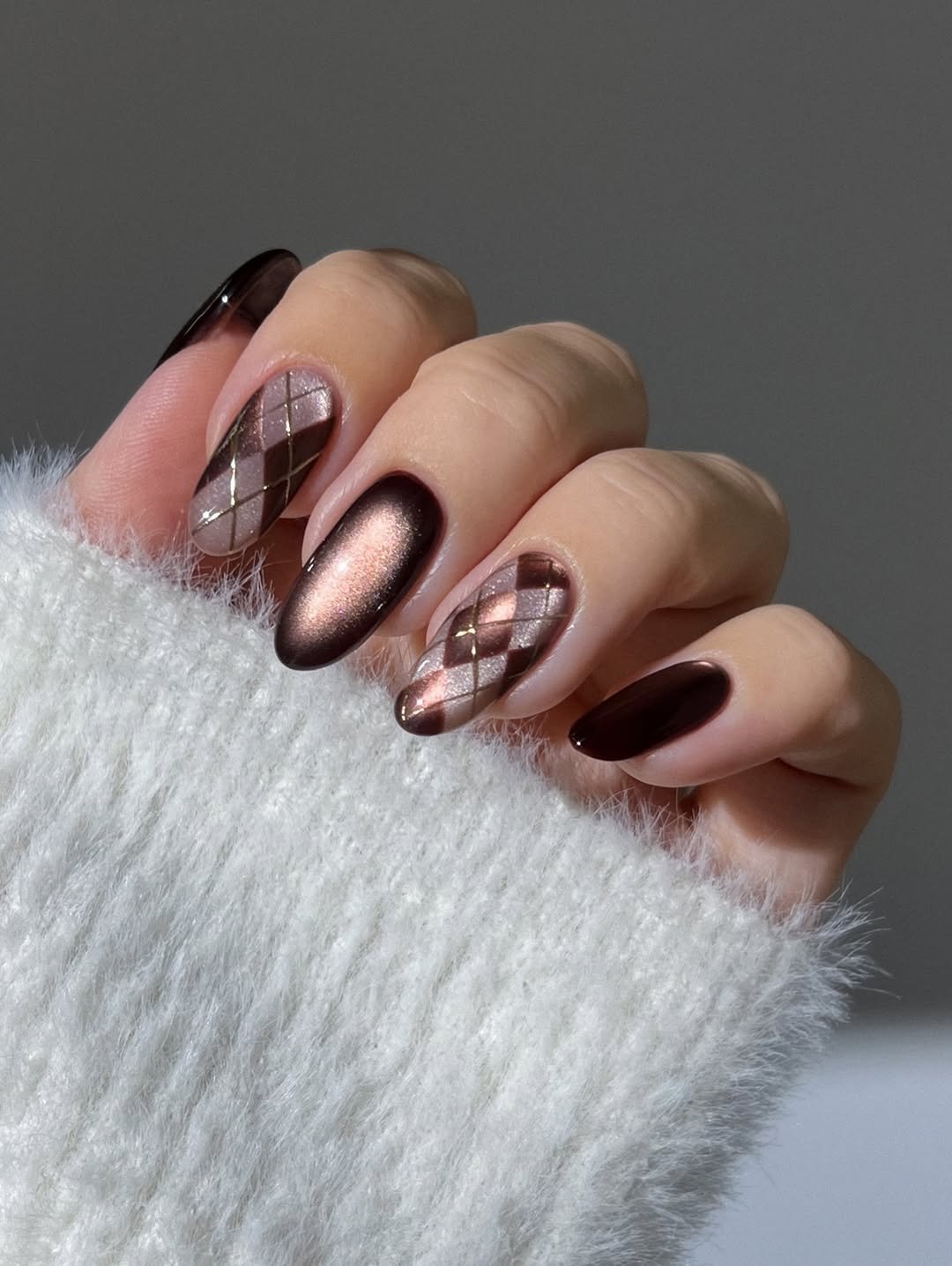 Brown nails, sweater nails, argyle nails, gold nails, cat eye nails, velvet nails, pink nails, chocolate coffee nails, gold v wedding band, dainty eternity ring, colorful gemstone nails, rhinestone nails, dainty gold multi cut gem rainbow ring, winter nails, blue nails, glass nails, ice nails, sparkly shiny nails, glitter nails, texture nails, frosty nails, silver marquise cut eternity ring,