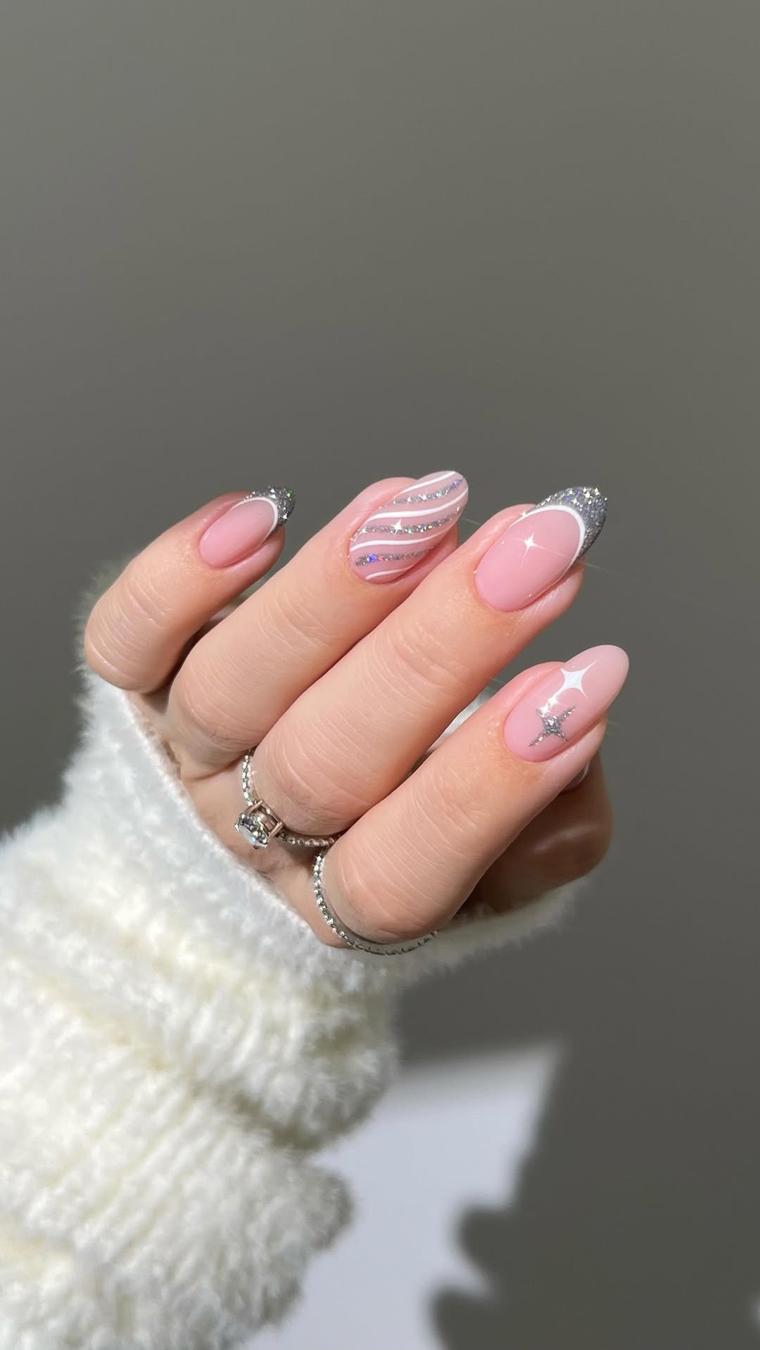 heygreatnails 게시물 이미지: 🪩✨🌨️ Twinkling like snow in the moonlight....
