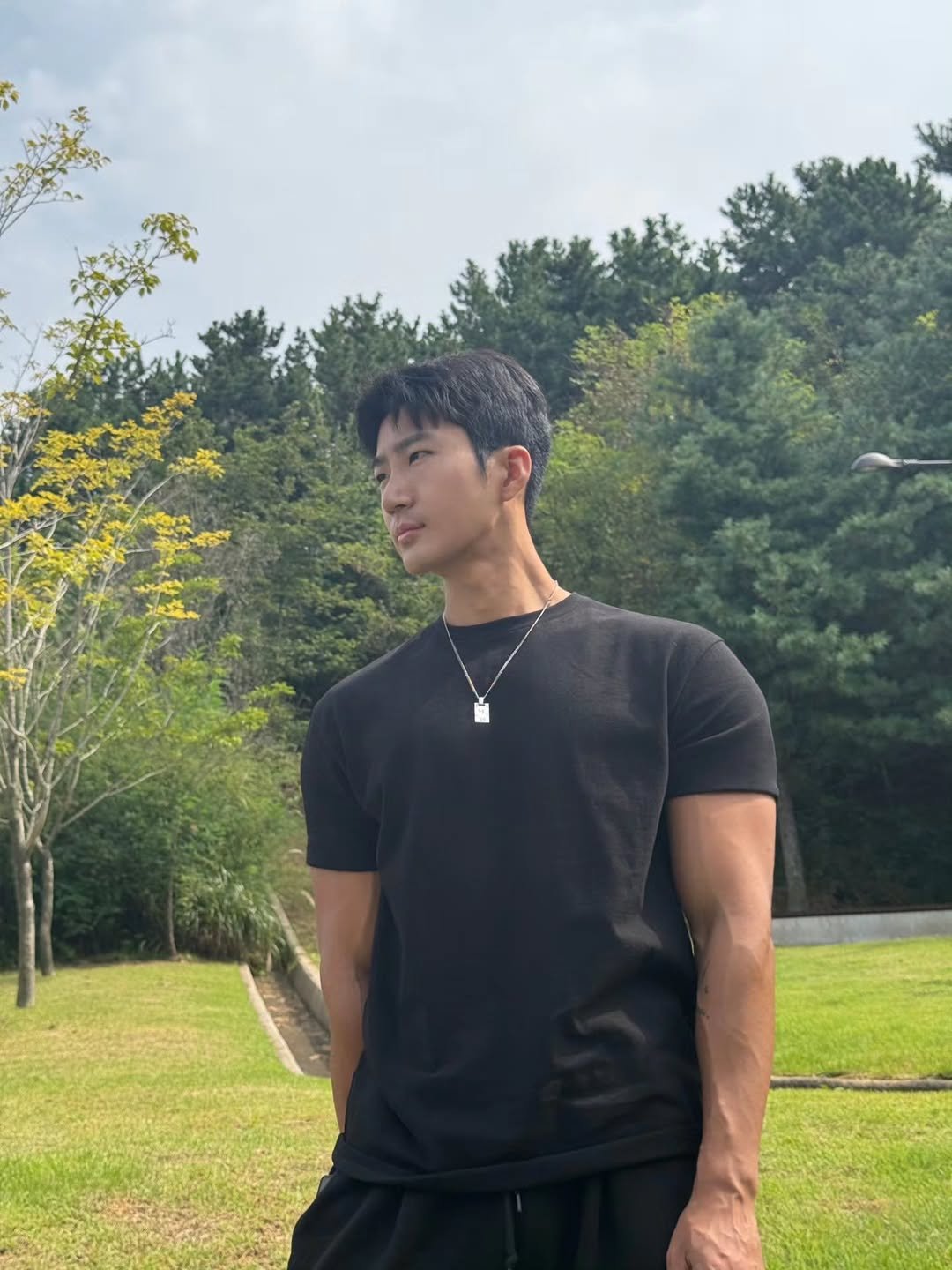 Photo by Jw on October 05, 2025. May be an image of 1 person, biceps, sweatpants, sportswear and text.