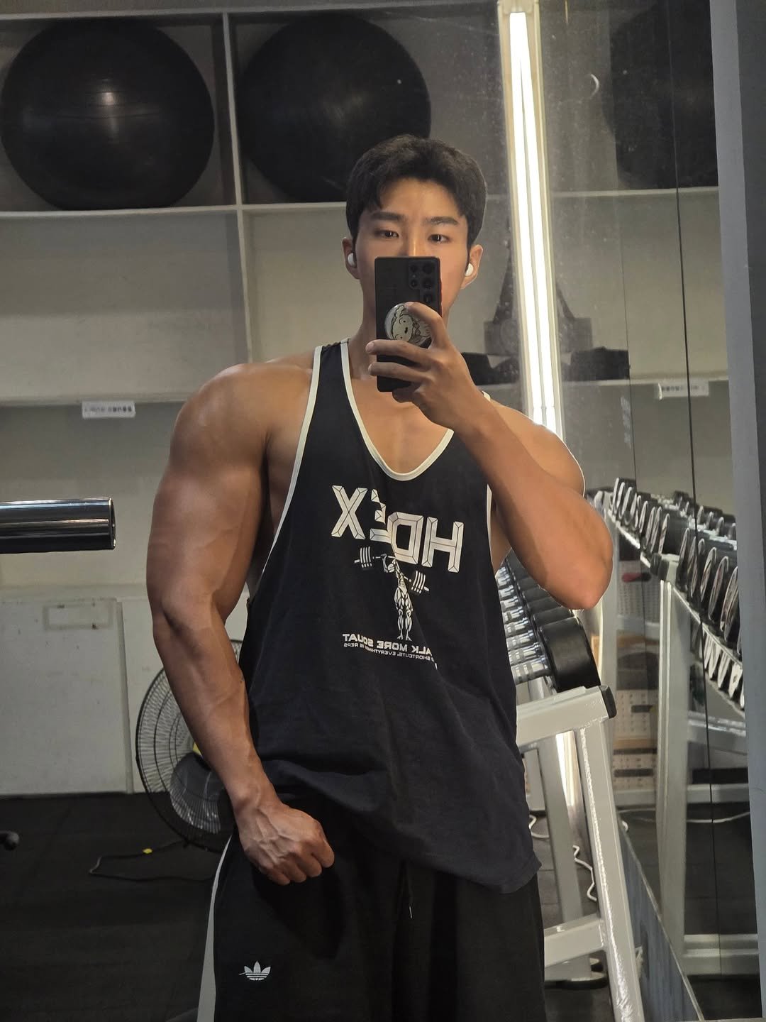 Photo by Jw on September 28, 2025. May be an image of 1 person, biceps, body building, tanktop, dumbbell and text.