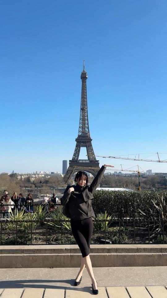 hhh.e_c.v 게시물 이미지: oh la la @courreges @nicolas.difelice #courregesFW26