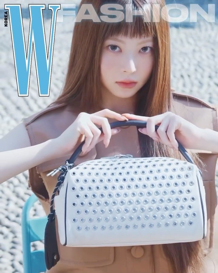 hhh.e_c.v 게시물 이미지: #협찬 #W_Digitalcover
지난 2월, 밀라노에서 만난 르세라핌 홍은채....