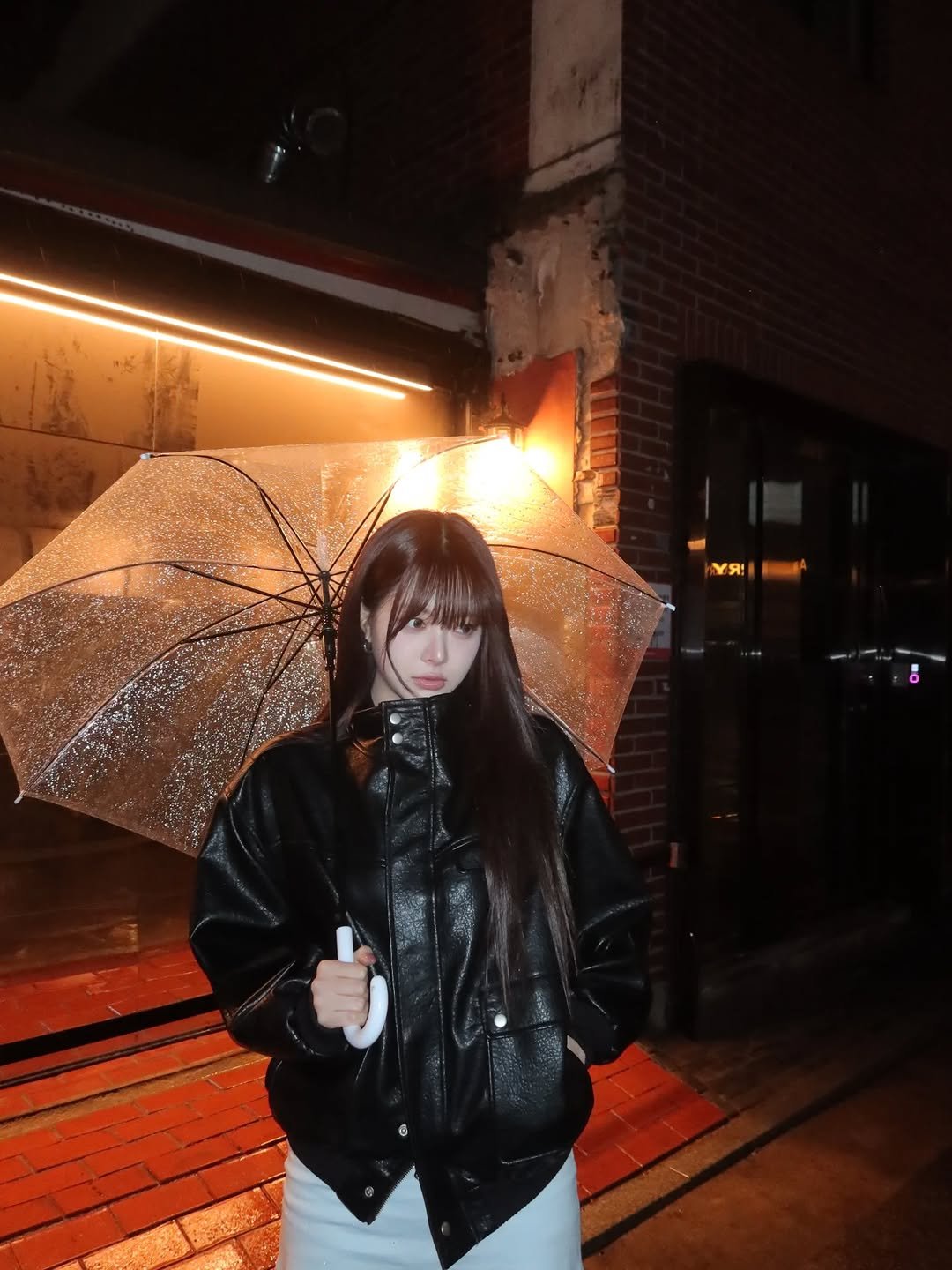Photo by HONG EUNCHAE on March 14, 2026. May be an image of duffle coat, overcoat, goosedown coat, jacket, raincoat, umbrella, parka, parasol and text.